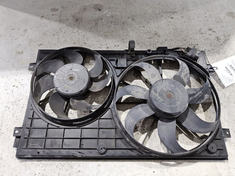 2012 Volkswagen Beetle Radiator Fan Motor Fan Assembly 2.5L AT