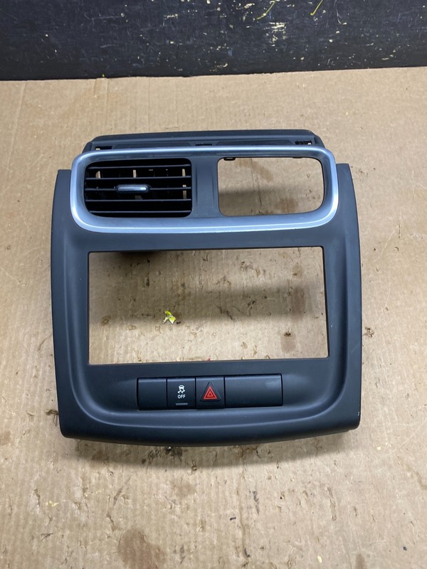 2011 - 2014 Dodge Avenger Center Dash Black Radio Trim Bezel Panel Z4499 DG