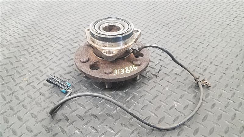 95-99 GMC Suburban 1500 Front Left Driver Hub Assembly OEM 15997071