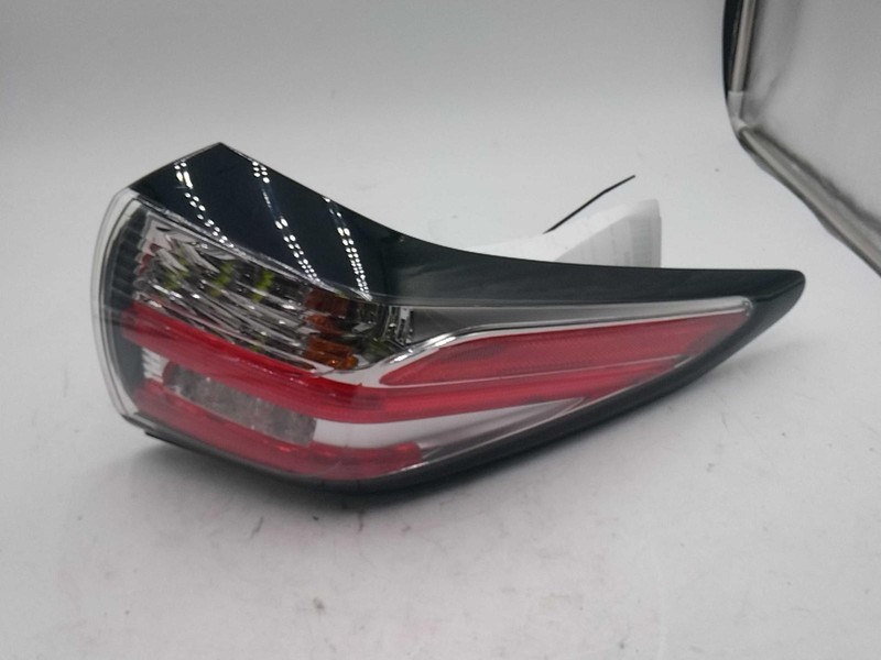 2016-2018 Nissan Murano Right Tail Light Assembly Grey OEM Used 303808