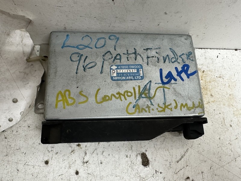 96 Nissan Pathfinder 4x4 ABS Anti Locking Brakes Control Module Computer Brake