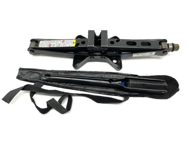 Jack and Tool Kit 22728584 Fits 2005-2007 Chevrolet Equinox 82631