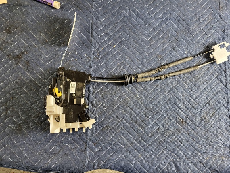 Used Oem Hyundai Left Driver Front Door Lock Latch for 2019-2023 Santa Fe