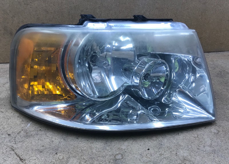 2003 - 2006 FORD EXPEDITION HEADLIGHT RIGHT PASSENGER HALOGEN