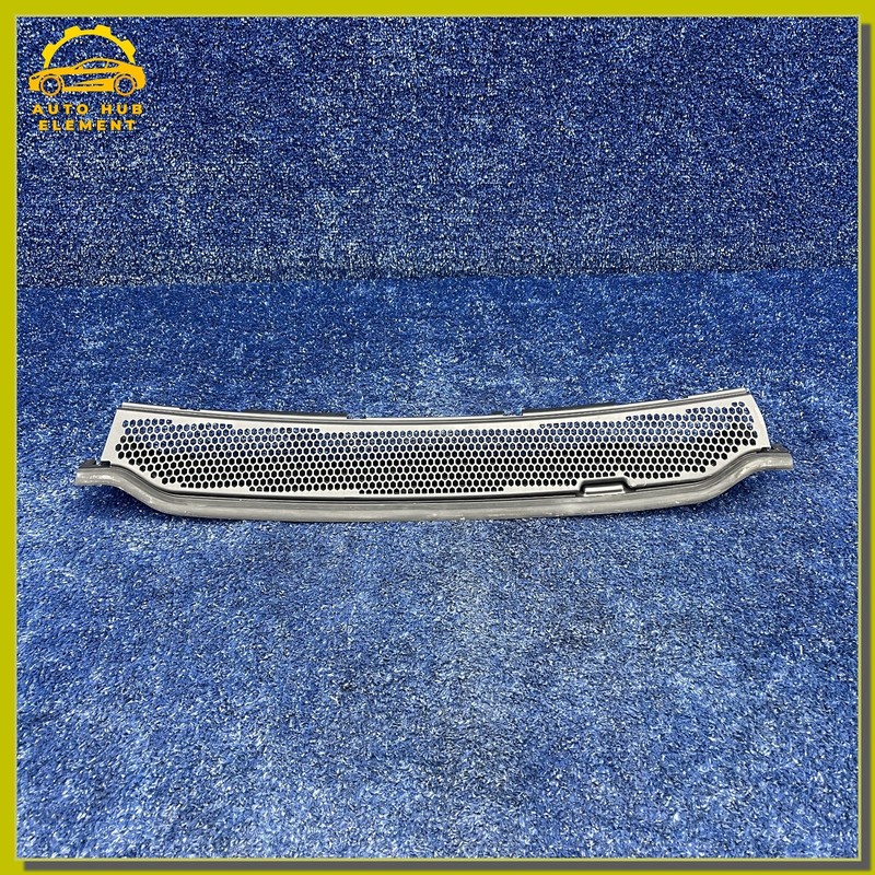 2014-2021 BMW i3 I01 Front Center Windshield Cowl Vent Grille Cover Panel OEM