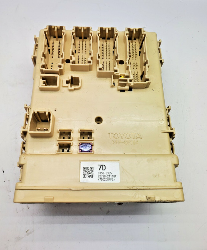 14 15SCION TC MULTIPLEX JUNCTION FUSE BOX 89221-21040 82730-21110