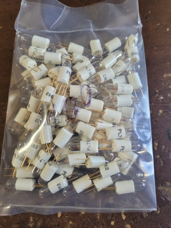 Precision lamps Light Bulbs, Lot of 100 PL7362 *FREE SHIPPING*