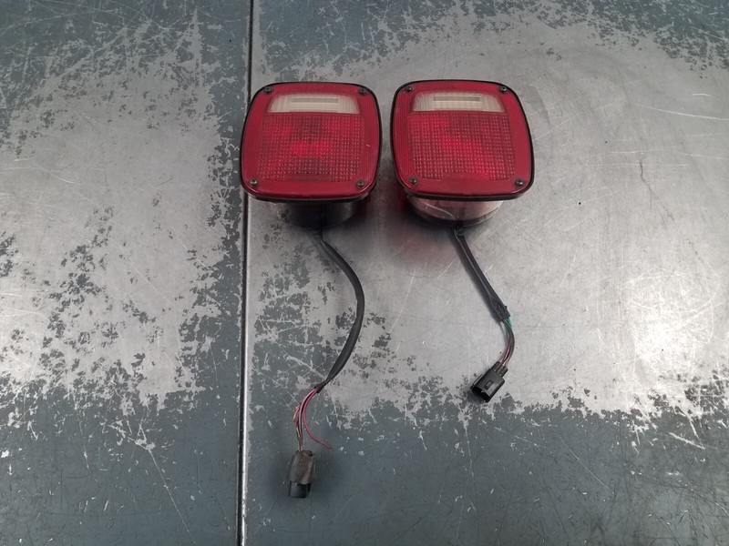 2006 Jeep Wrangler TJ Rubicon 4x4 Tail Light Set #62517 Z2