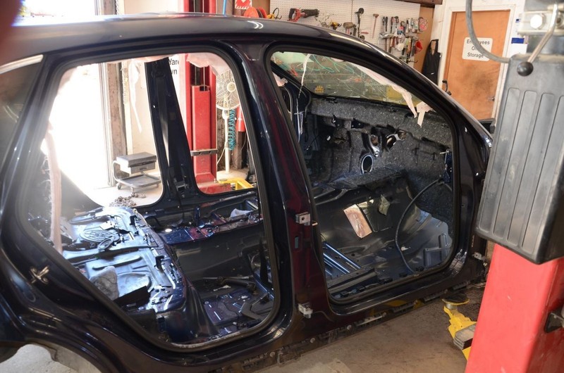 15-18 Porsche Macan 3.0L Passenger Right Side Rocker and Post Cut