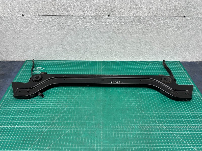 06-11 Mercedes-Benz ML350 W164 - FRONT LOWER RADIATOR SUPPORT BRACKET OEM