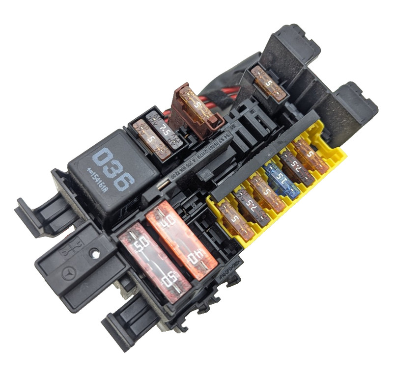 W205 15-23 Mercedes C CLS GLC Class Engine Relay Fuse Box Unit B1001