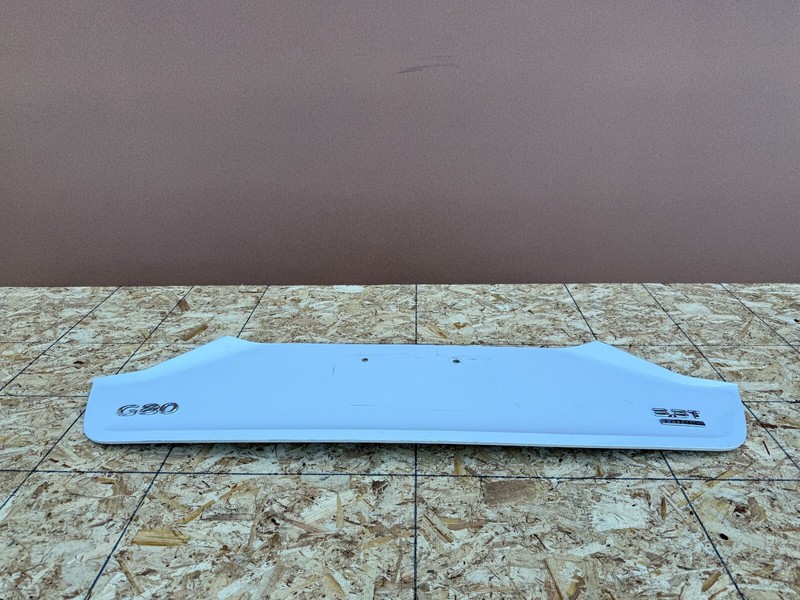 HYUNDAI GENESIS SEDAN & G80 2015-2020 OEM TRUNK LID DECK LICENSE MOLDING PANEL