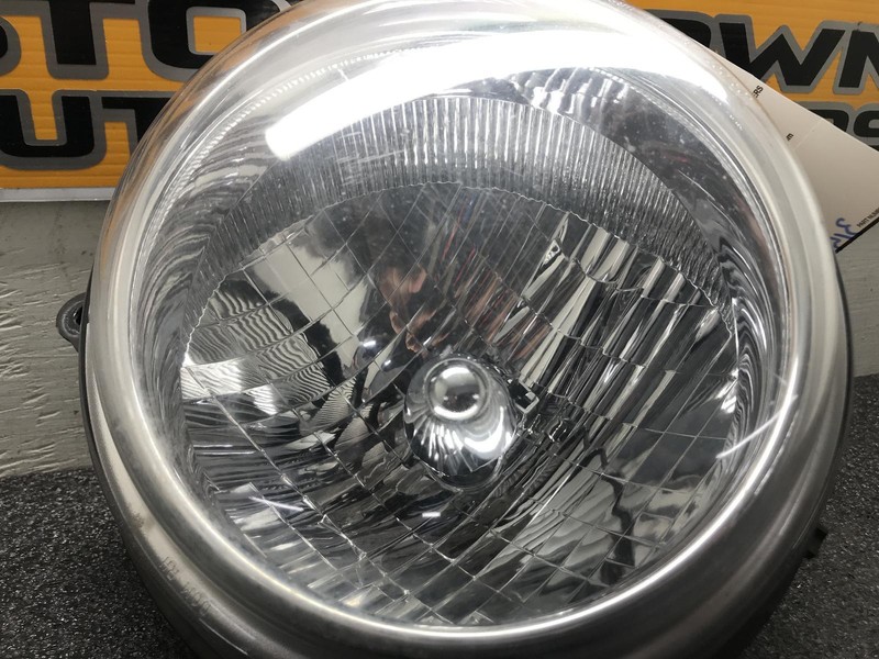 2002 JEEP LIBERTY Right passenger headlight Headlamp OEM 02 03 04