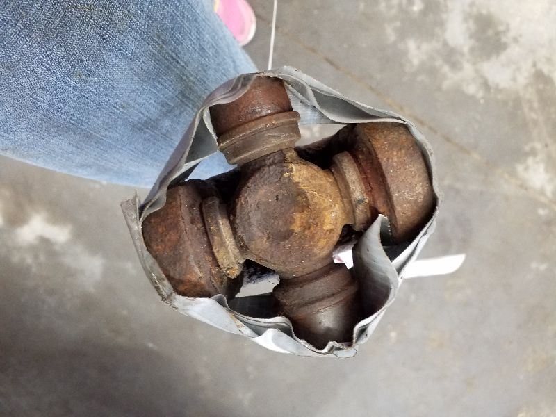 Front Drive Shaft 7.4L Fits 95-00 CHEVROLET 2500 PICKUP 188710