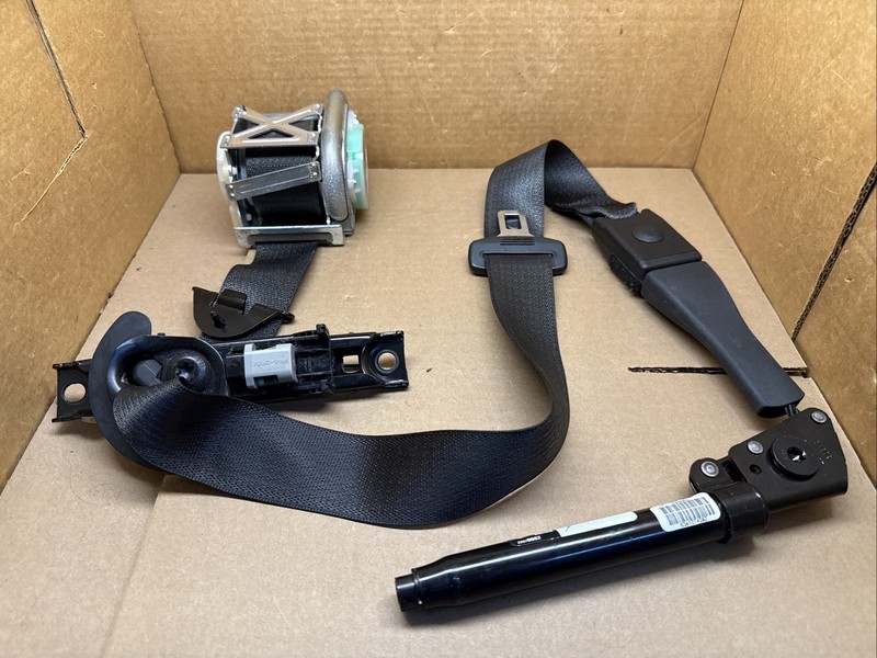2013-2017 Encore 15-16 Trax Front Left Driver Side Seat Belt Seatbelt Retractor