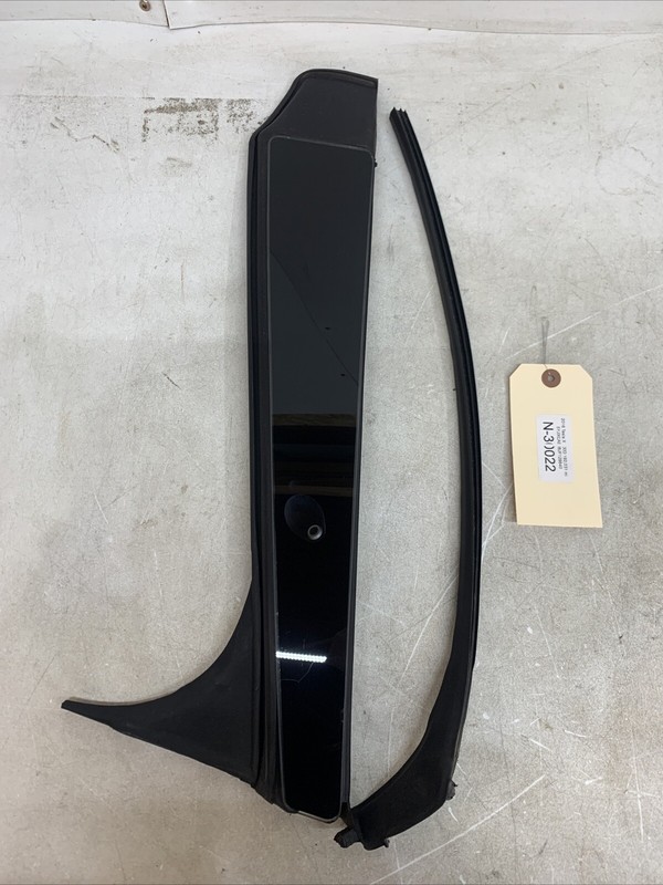 16-22 Tesla X Right B-Pillar Applique Trim Molding w/Camera Seal 30022 B20