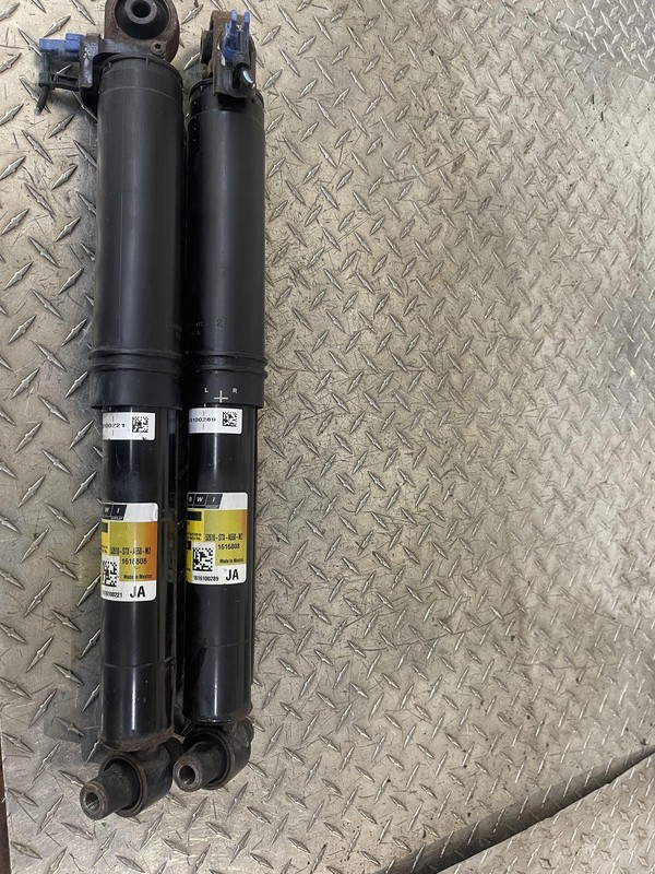 2007 - 2013 Acura MDX Rear Shock Absorber LH RH Damper 52610 - STX - A550-M2 Set