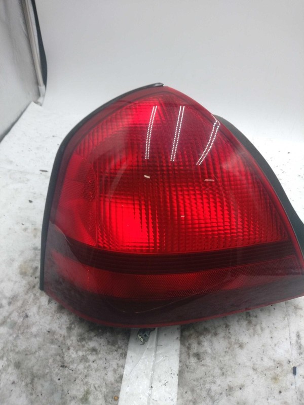 Used Tail Light Assembly fits: 2004 Mercury Grand marquis lid mounted red Grade