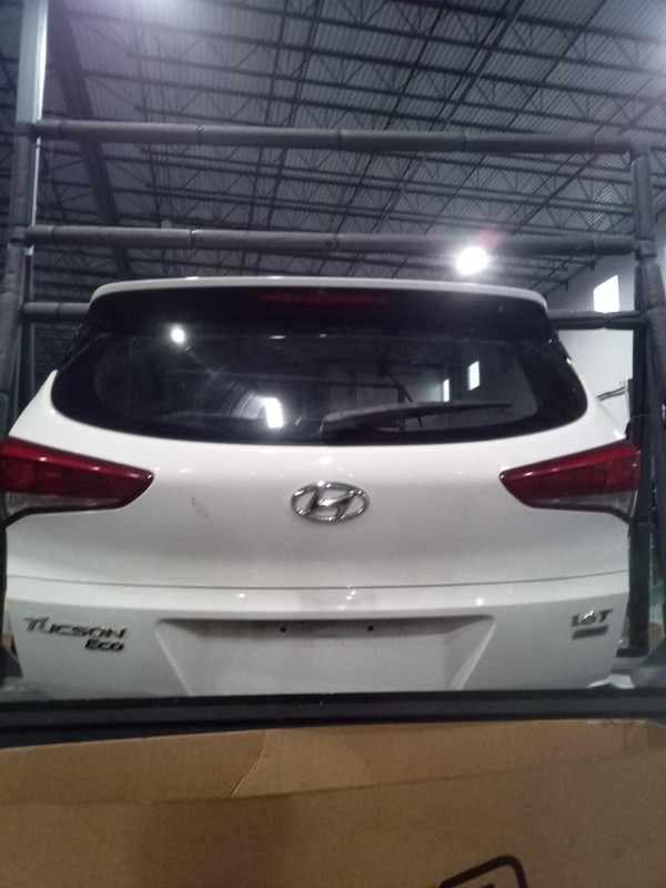 Used Deck Lid fits: 2017 Hyundai Tucson gasoline w/privacy tint glass incandesce