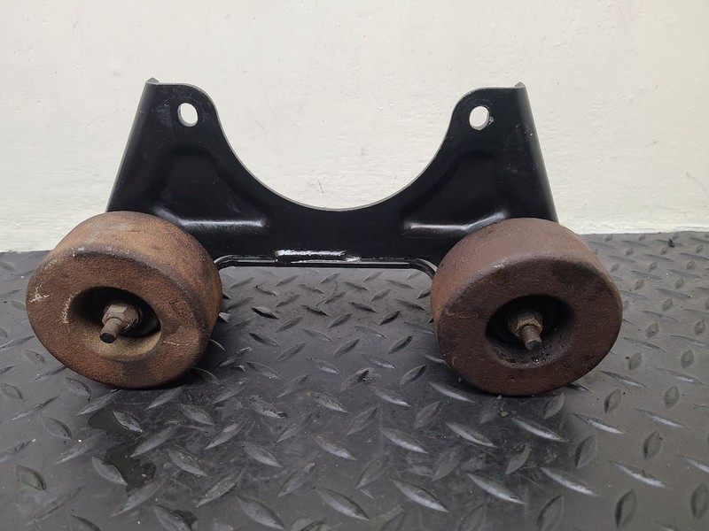 08-11 Jeep Nitro 3.7L Transmission Mount Bracket OEM 52125137AI