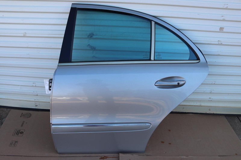 2003-2009 MERCEDES E-CLASS E55 AMG W211 REAR LEFT SIDE DOOR SHEEL W/ GLASS OEM