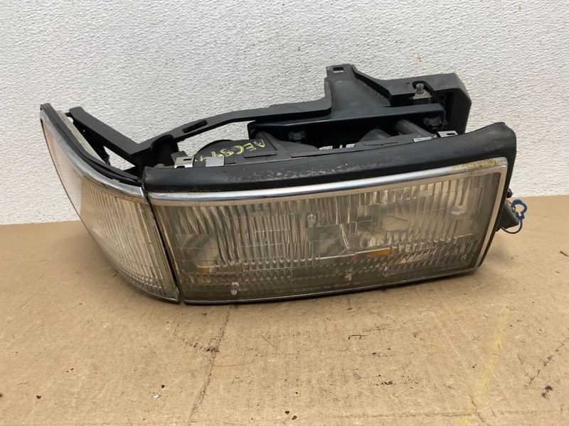 1994 1995 1996 Cadillac Deville Right Passenger Halogen Headlight AE6894 DW
