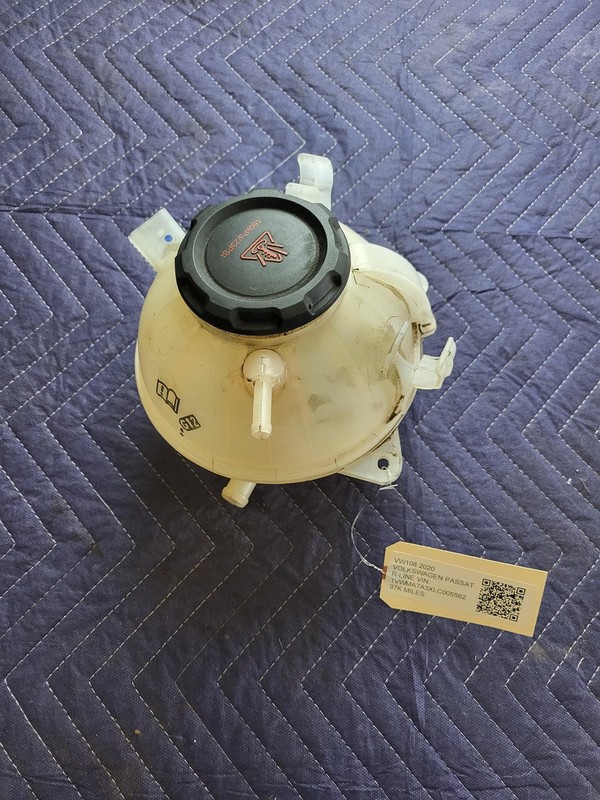 Used Oem Volkswagen Radiator Coolant Reservoir Bottle for 2012-2020 Passat 2.0L