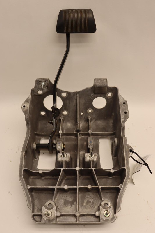 2013-2018 DODGE RAM 2500 3500 PARKING BRAKE PEDAL W/ BRACKET OEM