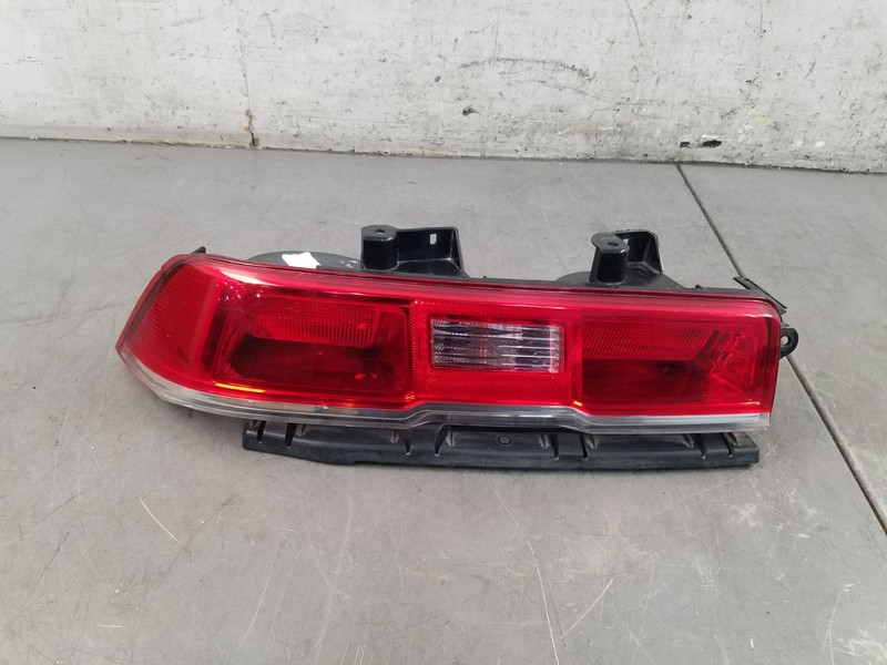 2014 Chevy Camaro SS Left Tail Light #2605 B7