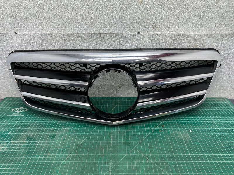 10-16 Mercedes E-class W212 FRONT UPPER BUMPER RADIATOR GRILLE OEM