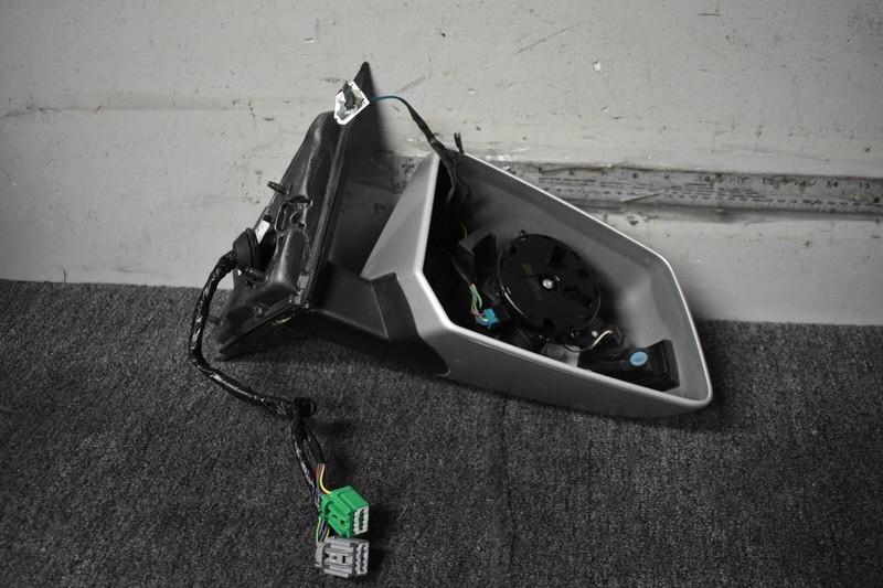 GM SIDE MIRROR RIGHT SIDE FACTORY OEM