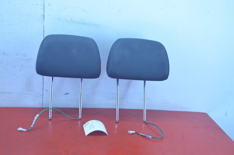 04-10 BMW E83 X3 FRONT RIGHT / LEFT HEADREST SET OEM
