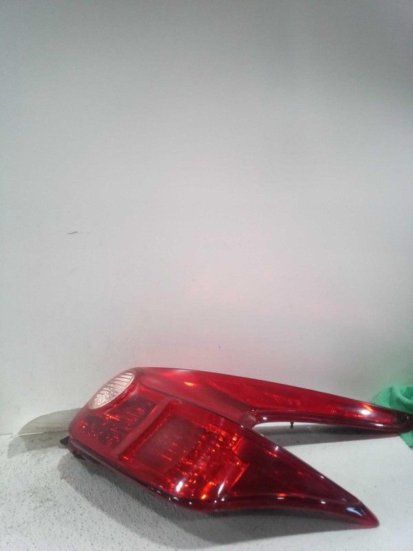 Used Right Tail Light Assembly fits: 2013 Nissan Juke quarter panel mounted Righ