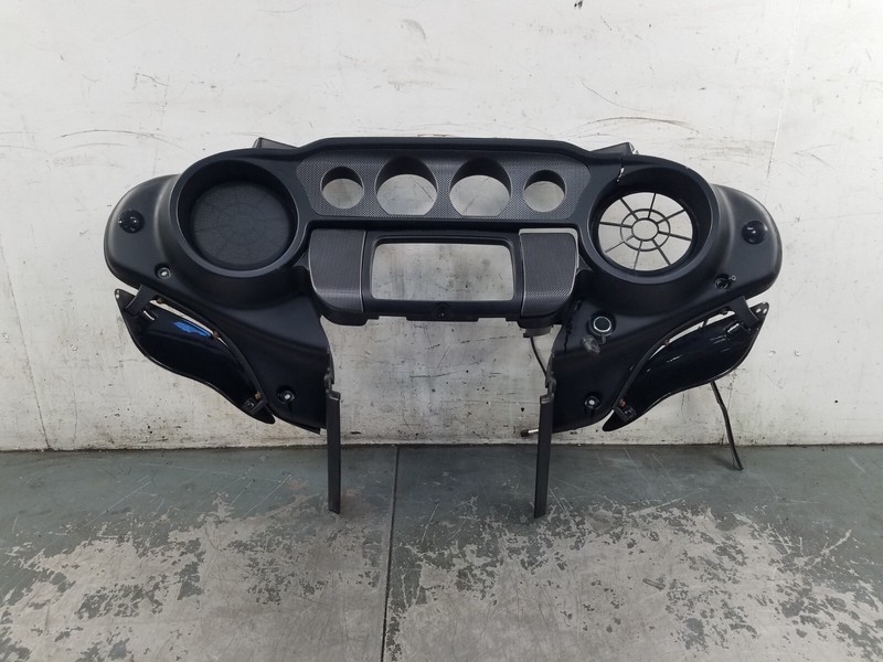 2017 17 - 23 Harley Davidson Street GlideInner Fairing - Damage #1790 V3