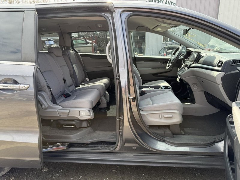 2018-2024 Honda Odyssey Right Passenger Side Rocker With Post Gray