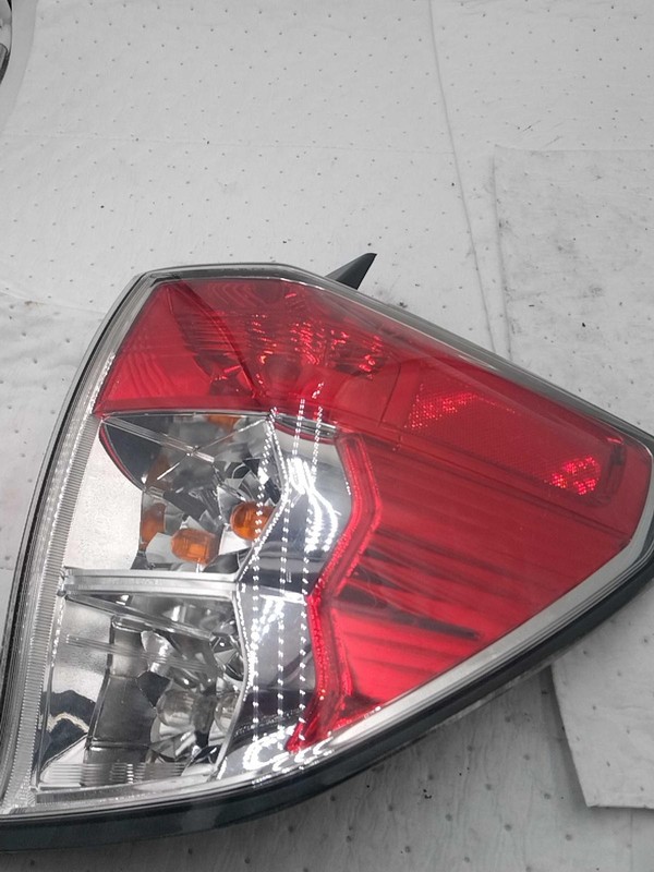 2010 Subaru Forester Right Tail Light Assembly Silver OEM 435191 86K Miles