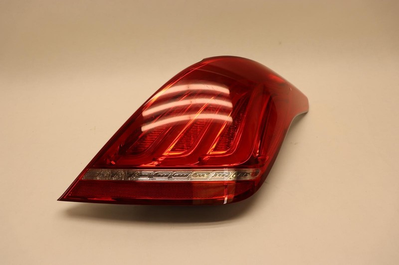 2017-2019 GENESIS G90 REAR RIGHT PASSENGER SIDE TAIL LIGHT LAMP OEM
