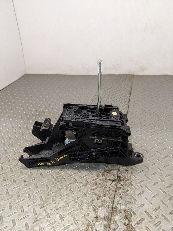 2012-2014 TOYOTA CAMRY AUTOMATIC GEAR SELECTOR FLOOR SHIFTER ASSEMBLY O 1164239