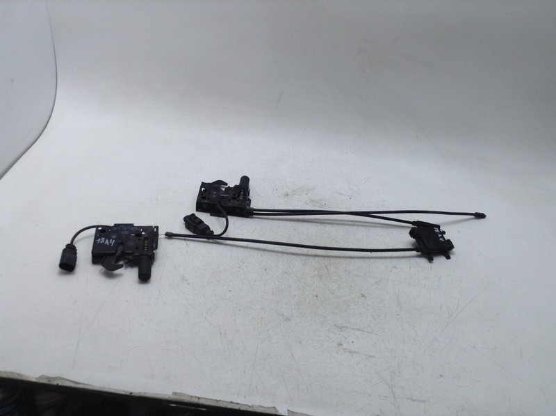 17-19 AUDI A4 FRONT LEFT / RIGHT HOOD BONNET LOCK LATCH SET OEM