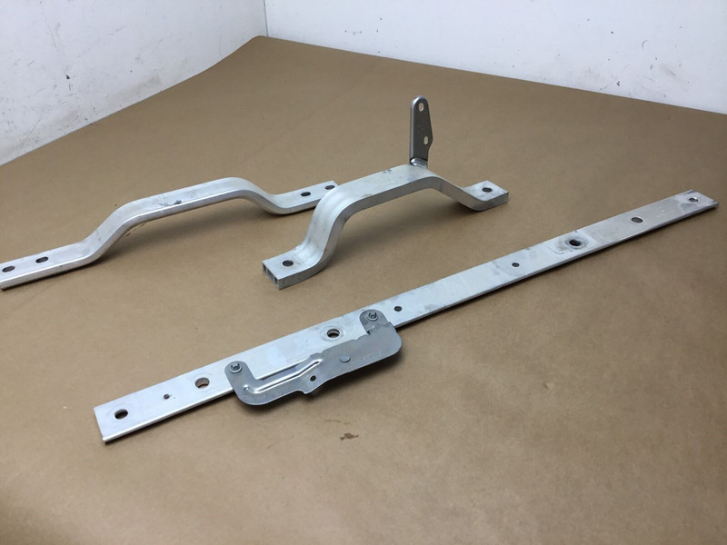 Mercedes E350 W213 2020 Rear Under Floor Stiffener Support Bracket Set 17-22 :A