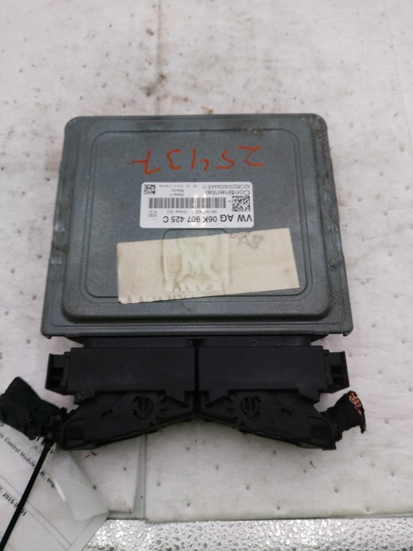 2015 Volkswagen Jetta 1.8L Engine Control Module ECM 06K90671B OEM Used