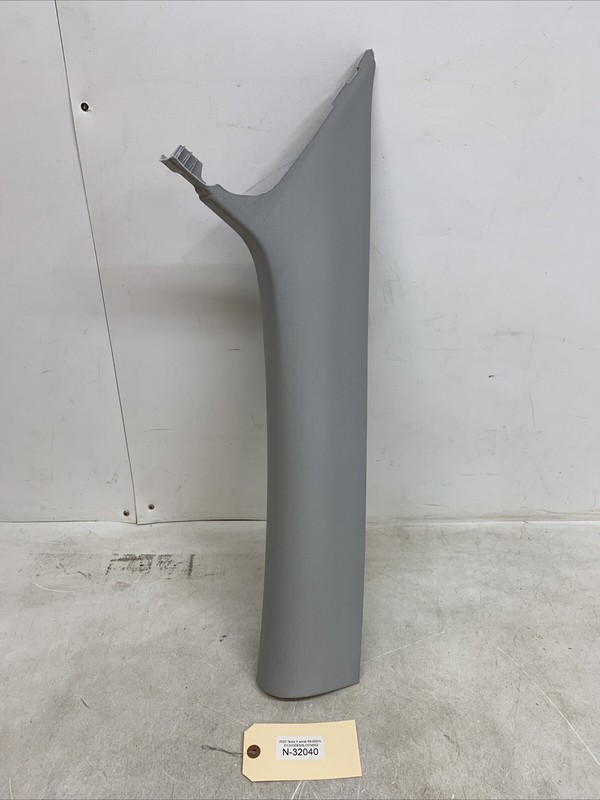 20-22 TESLA MODEL Y WINDSHIELD RIGHT SIDE A PILLAR TRIM COVER PANEL 32040 U22