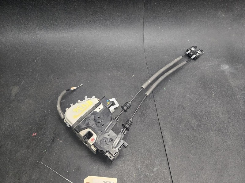 Front Left Door Lock Latch 2016 Hyundai Santa Fe 81310-2W010 2013 2014 - 2018