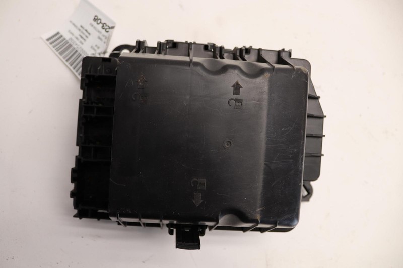 2015-2017 CHEVY TAHOE INTERIOR CABIN JUNCTION FUSE RELAY BOX OEM