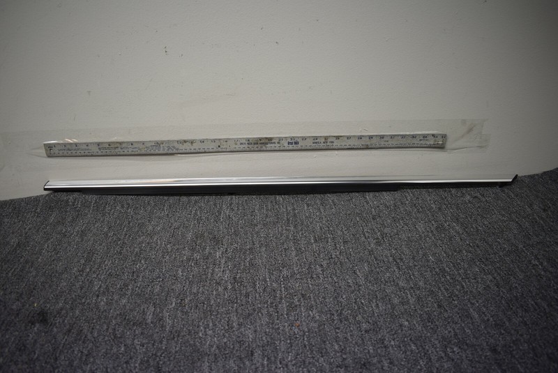 2008-2014 MERCEDES BENZ C300 W204 FRONT LEFT DOOR WINDOW STRIP FACTORY OEM