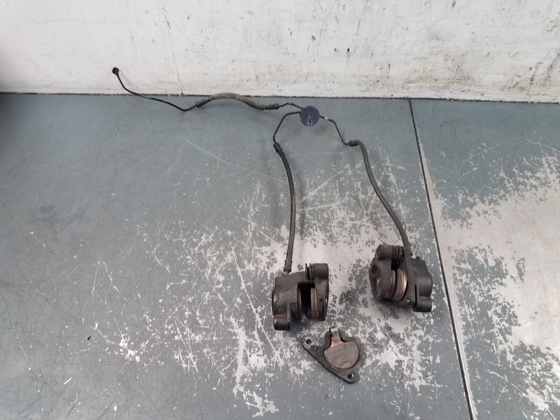 1999 Harley Touring Ultra Classic Front Brake Calipers / Lines #7042 VV4