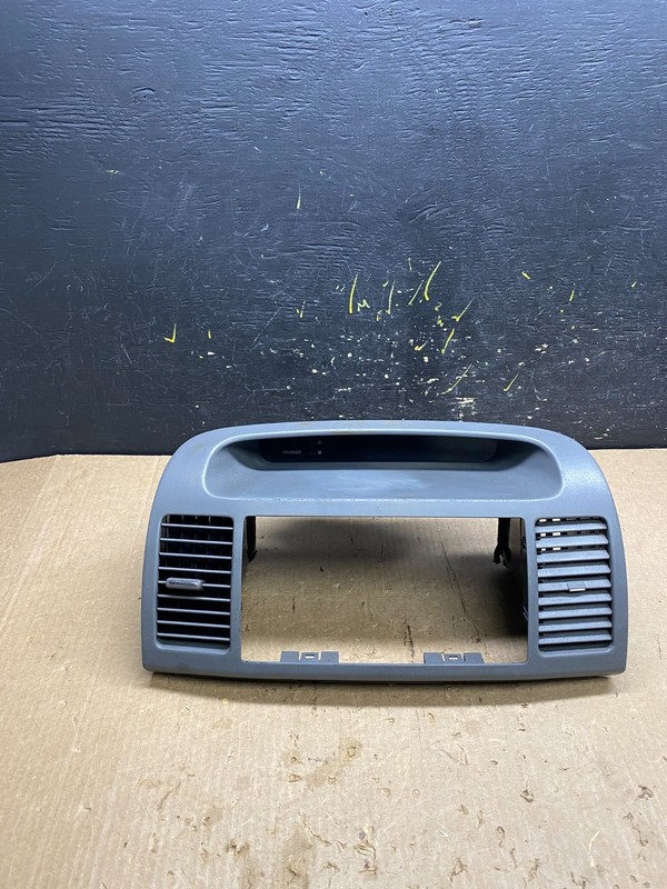 2002 2005 Toyota Camry Radio Center ConsoleAir Vent Bezel Trim OEM z4316 DG