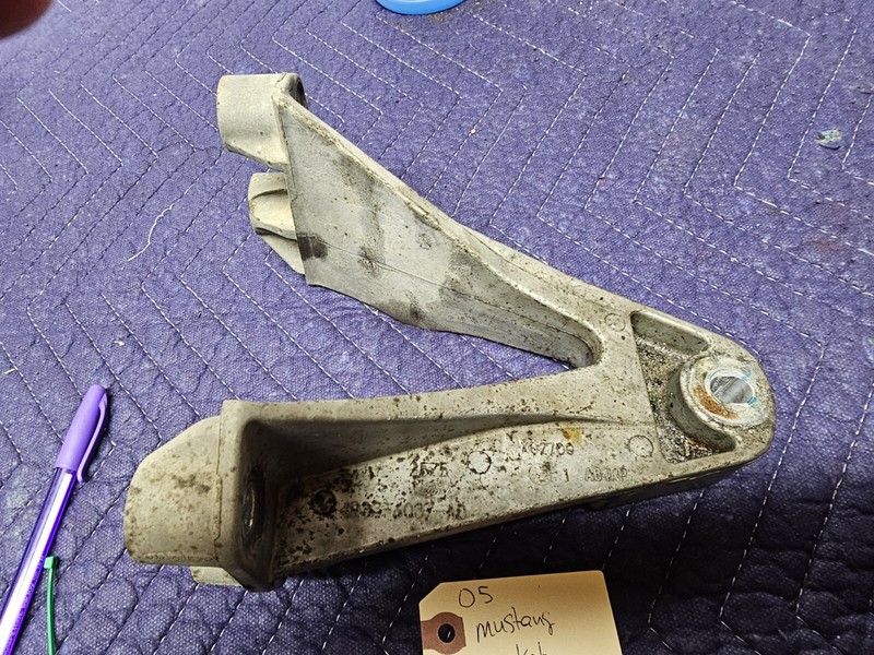 USED 2005 FORD MUSTANG 4.0LENGINE MOTOR MOUNT