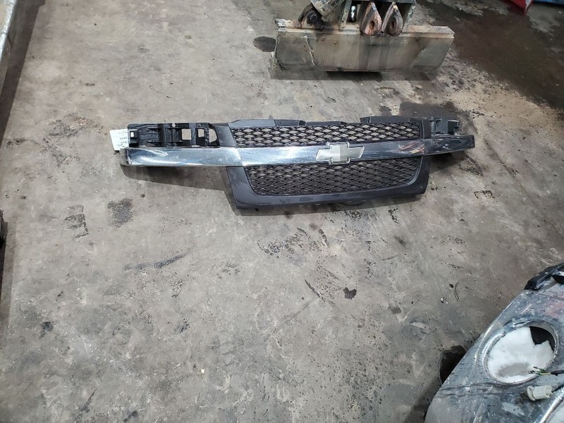 Grille Chrome Charcoal Fits 04-06 COLORADO 305698