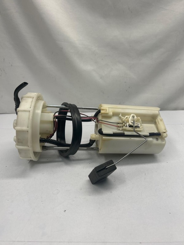 2006 2007 2008 Toyota Rav-4 fuel pump assmbly 6 cylinders